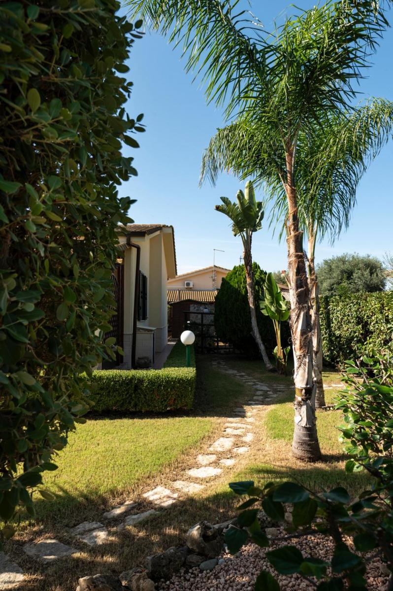 Villa Plumeria Campofelice Di Roccella Exterior foto