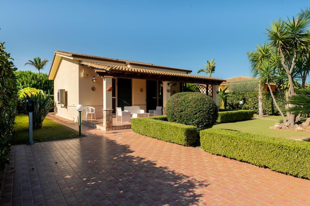 Villa Plumeria Campofelice Di Roccella Exterior foto